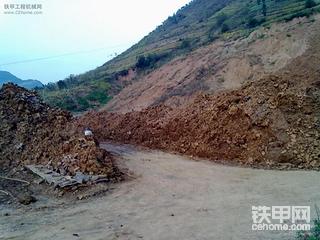 砖厂、采料区大滑坡 最近我的活巨多哎、、、