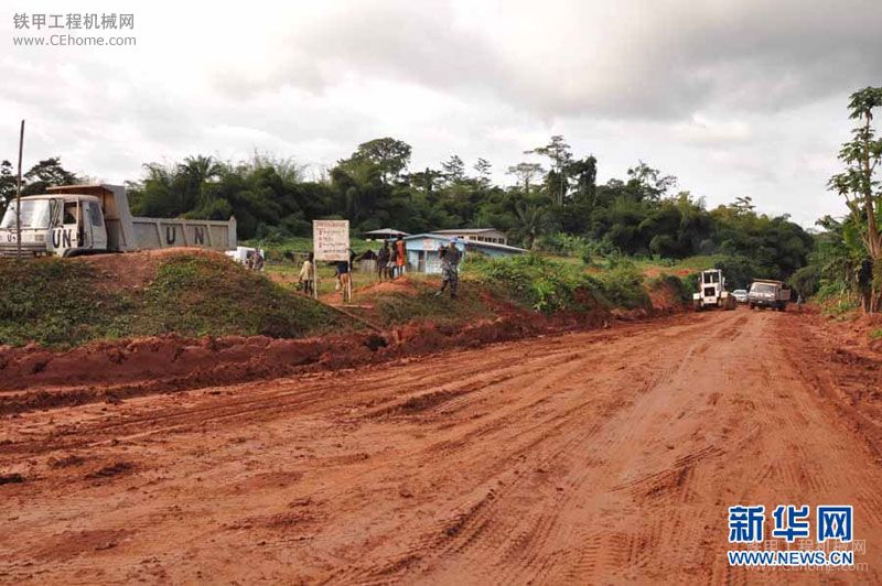 中國(guó)赴利比里亞維和工兵修路圖集