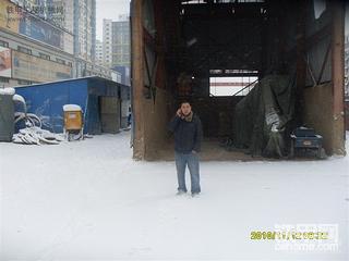 挖机被雪埋了