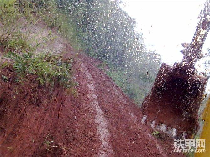 下雨依舊做