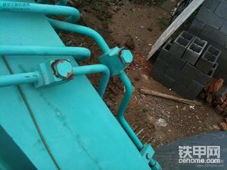问问各位专家们炮管上的这两大螺冒有什么用