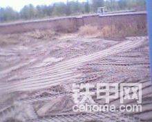 這張是在車(chē)上照的其實(shí)是沒(méi)坑的因?yàn)槭前钏跃蜎](méi)把面弄光反正是沙子風(fēng)干了就平了哈哈