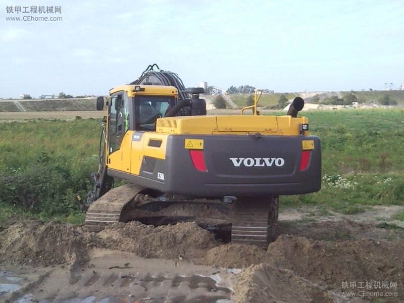 沃爾沃EC250D挖掘機(jī)在西班牙測試