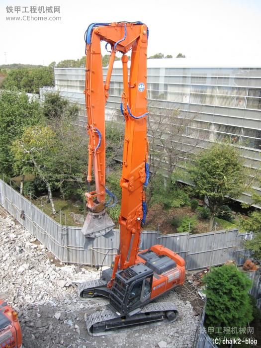 日本東京斫日拆卸公司機(jī)(仝部日立3型挖掘機(jī))