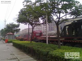 去工地的路上看到的大吊车，
