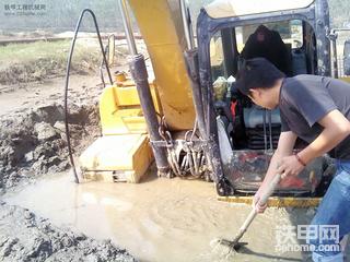 沙  場(chǎng)  陷  車  記  - -   ，