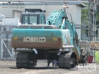 日本拆卸机械-神钢210D-8挖掘机