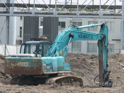 日本拆卸機(jī)械-神鋼210D-8挖掘機(jī)