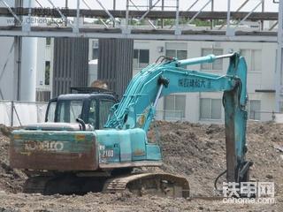 日本拆卸机械-神钢210D-8挖掘机