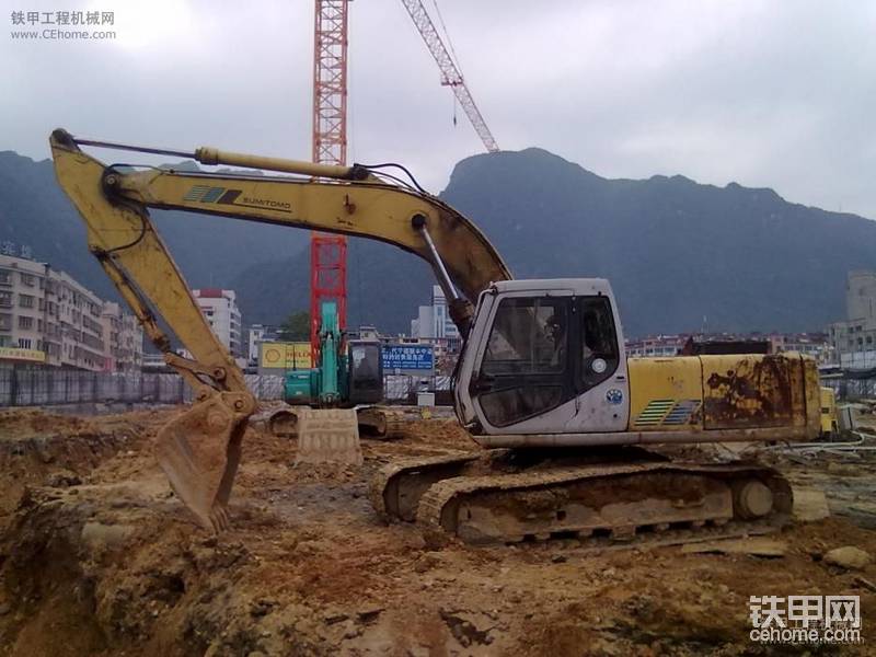 他们都休息好几天了 就我一直上班 不过一天五六个小时 有时也才两三个 挺舒服的