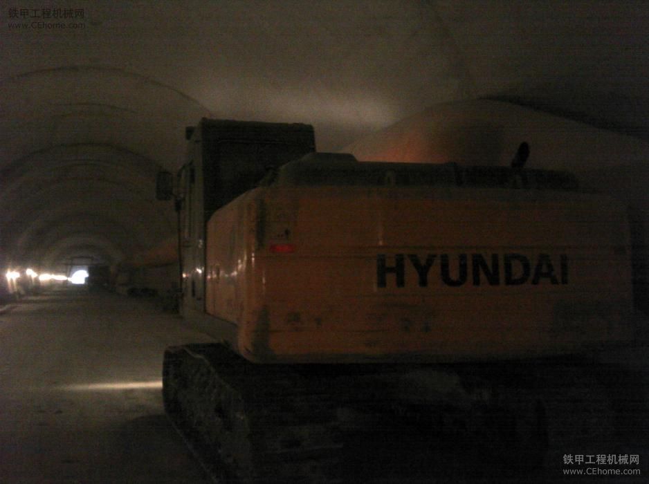 现代215-7 隧道的干活 今年3月1号提的机 你信吗？
