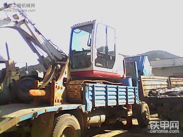 路上卡車子壞了在路邊找了家修理店簡單的修了修