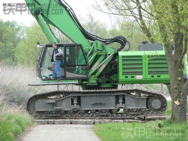 求此車駕駛室升降機(jī)構(gòu)詳圖