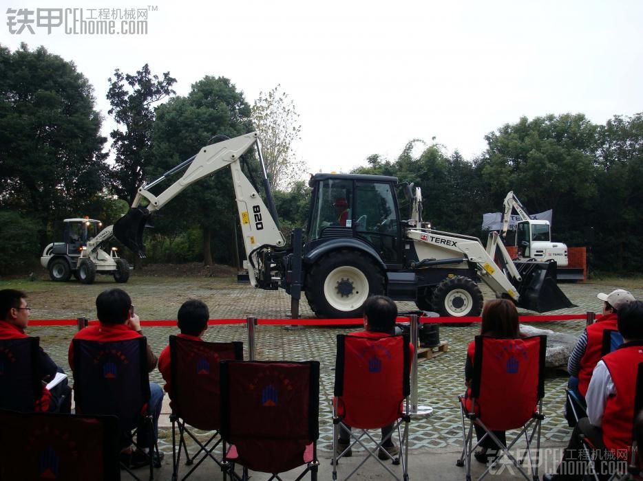 TEREX 兩頭忙 820