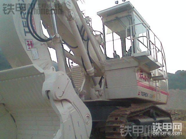 不是很清楚他的名字，正鏟，和CAT一起放著