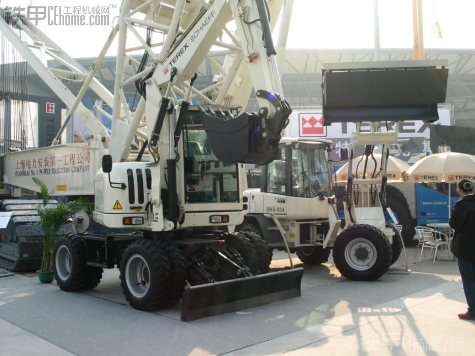 TEREX 展会上的机器,