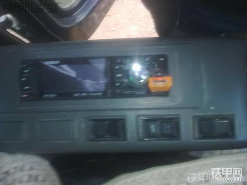 新收音機(jī)帶手機(jī)充電