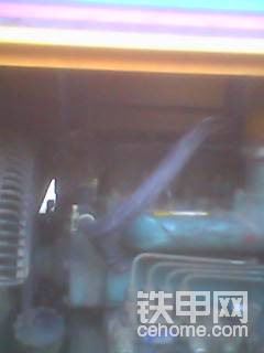 這是18裝載機(jī)的發(fā)動(dòng)機(jī)