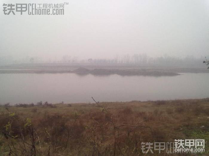 河道霧氣茫茫