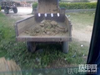 记载着我和挖机的道路