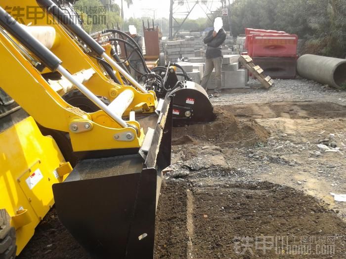 福威重工中标某公路局交机后培训