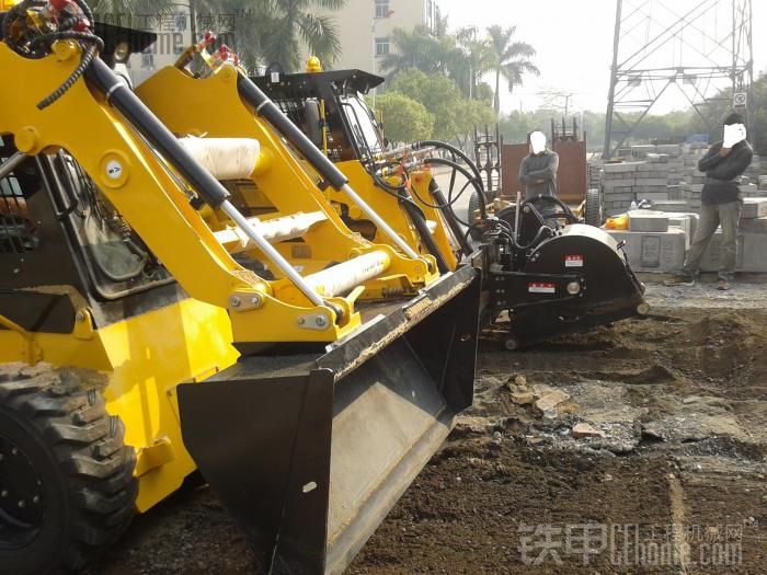 福威重工中标某公路局交机后培训