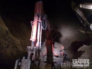 大宇300被埋挖一天一夜，2000来小时的车啊