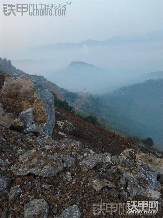 遠(yuǎn)放的斗山300—7