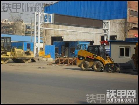 路遇卡特滑移，铣刨机兄弟！