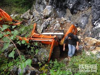 它！在這荒涼的山坡上默默等待已經很久了，伯樂呢？你們在哪里。