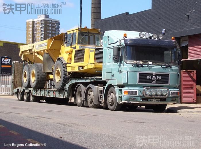 牽引車(chē)?yán)皲撏诰驒C(jī).......繼續(xù)更新。