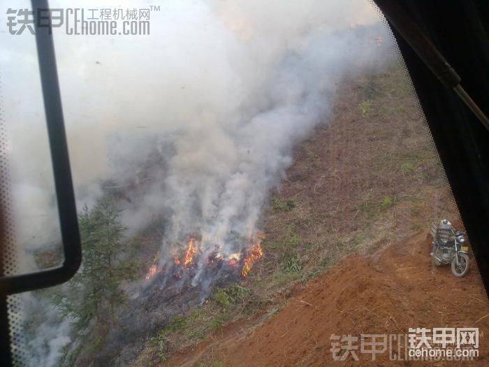 差點把摩托車給燒了