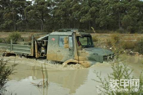 澳大利亞軍隊(duì)服役的奔馳ZETROS 1833 4X4越野卡車