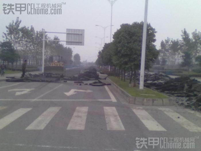 ...成都天源路翻修...（還有進口小松WA380哦）