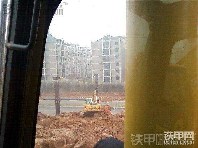 它做事。我休息。