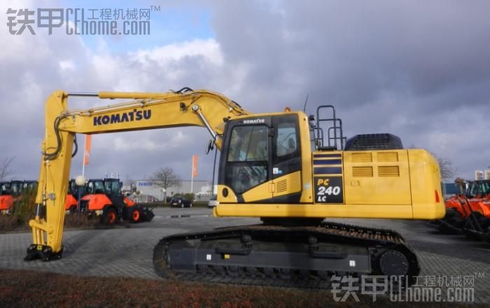 最新小松PC240-10挖掘機(jī)