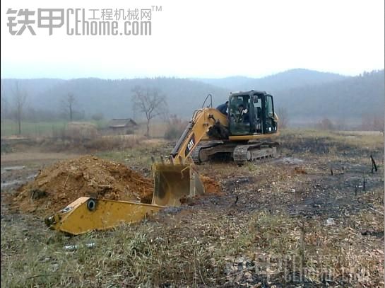 新車大臂左右間隙大加墊片