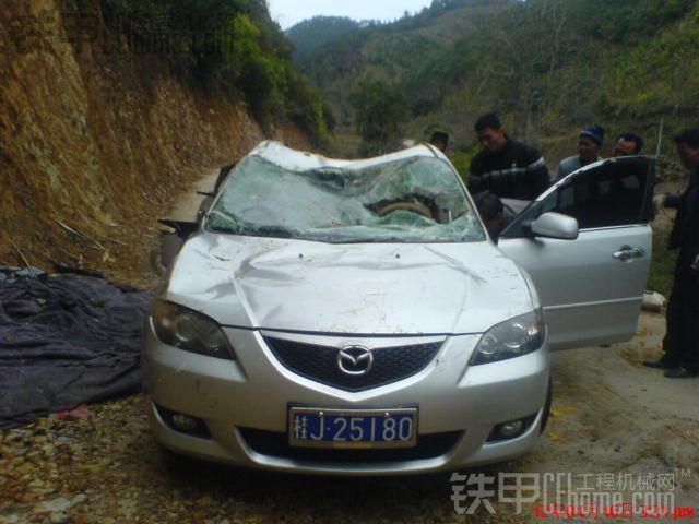 警惕；又一交通事故！希望大家都平平安過個春節(jié)！