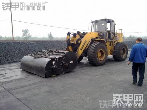 銑刨過的路面用此清掃器效果相當當?shù)? onerror=