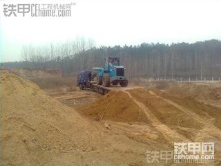 15.5米长的半挂拉一台挖机+铲车