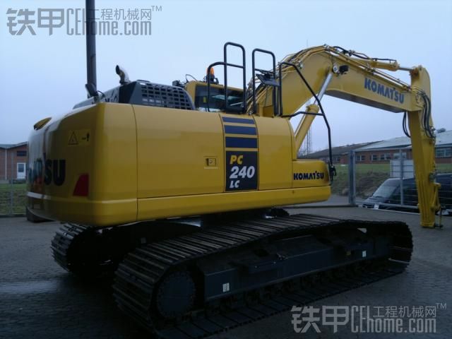 新小松PC240LC-10挖掘機(jī)
