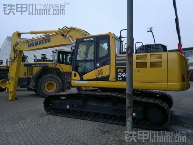 新小松PC240LC-10挖掘機(jī)