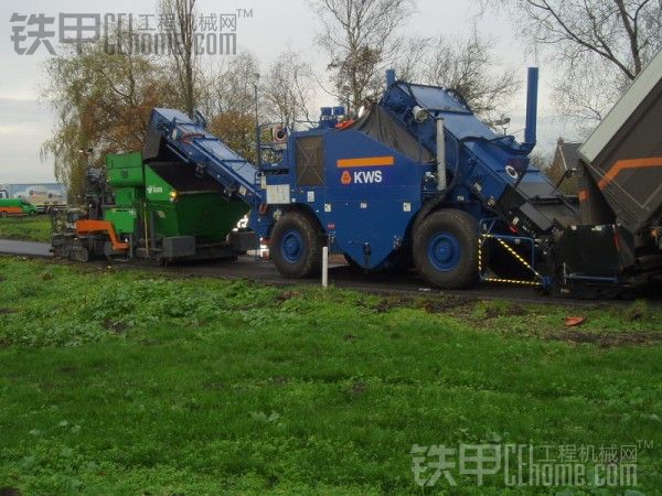 國外推廣使用的瀝青轉(zhuǎn)運車