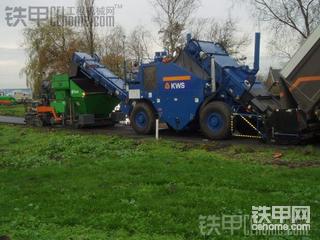 国外推广使用的沥青转运车