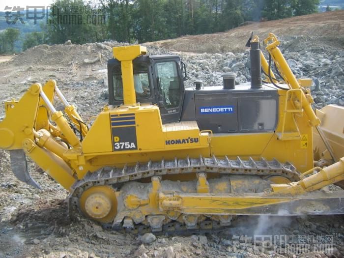 國外工地小松KOMATSU D375A