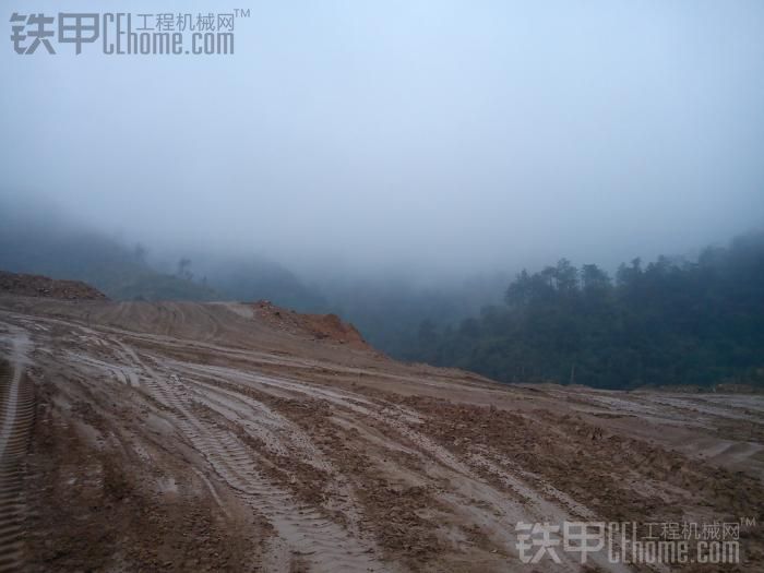 今天在工地發(fā)現(xiàn)了個(gè)“美女” 聽說還要找個(gè)hold住她的人