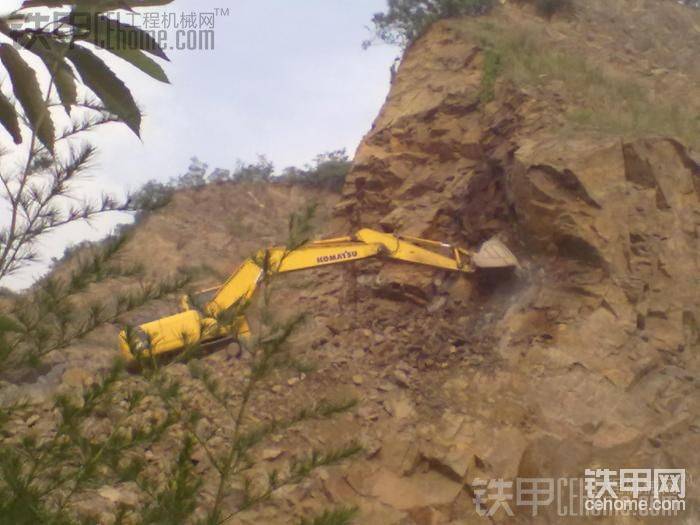 其實玩的就是反映速度和你挖掘機的奔跑能力，