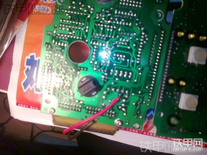 焊上显示器的供电线