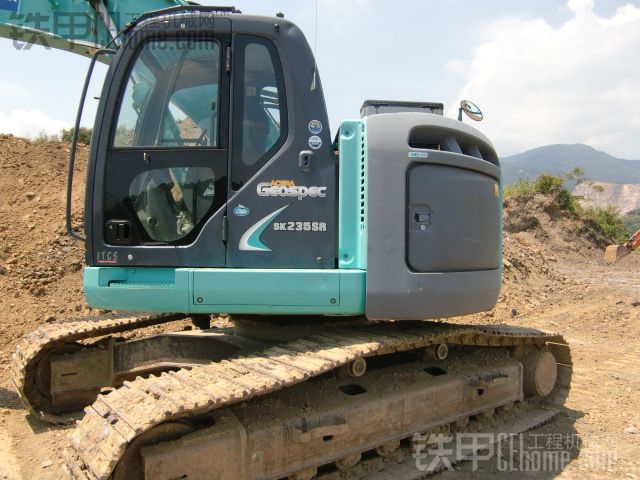 神鋼SK235SR-2挖掘機(jī)