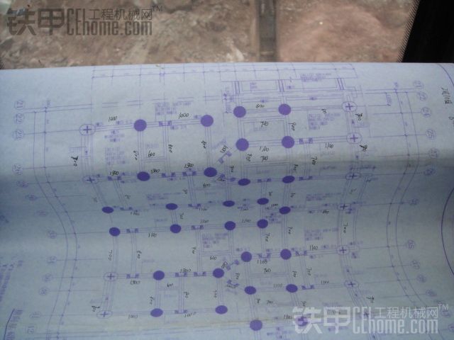 開挖機還做了施工員